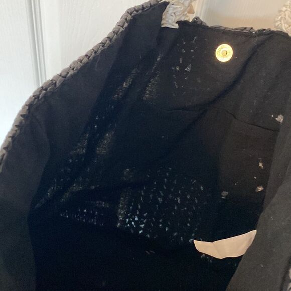 Escape- woven beach tote- black and white- shell tassel - Picture 7 of 10